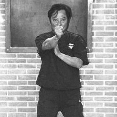 Wong Shun Leung-Zentraler Fauststoß